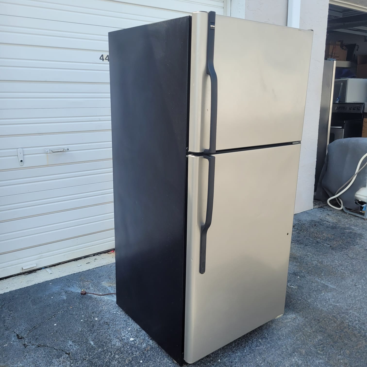 Hotpoint Black Stainless Steel Top and Bottom Refrigerator Hotpoint Black Stainless Steel Top and Bottom Refrigerator